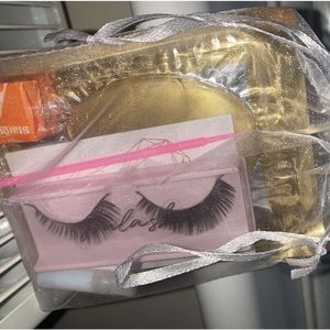 Selling these affordable lashes if you want them please contact me